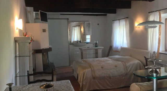 Grotto Flora B&B, Забронировать Отель «постель и завтрак» Bigogno Коллина д'Оро