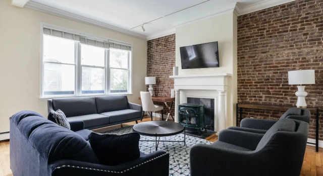 NYC Townhouse & Private Roof Deck, Забронировать Отель Бизнес-отели Нью-Йорка, рядом с Gagosian Uptown, 4* 5*