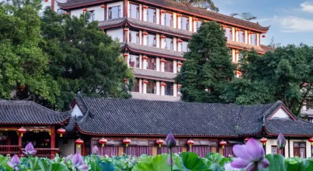 Gold Eagle Resort, Varaa Lomakeskus Hotellit Sichuan pysäköinnillä, Pysäköinti