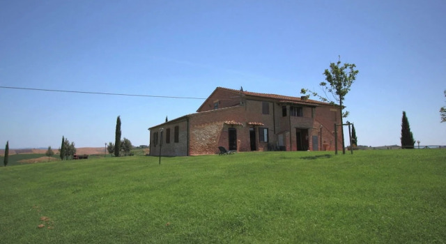 Коттедж Spacious Tuscan Farmhouse