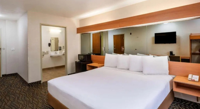 Номер Standard Microtel Inn & Suites by Wyndham Salt Lake City Airport
