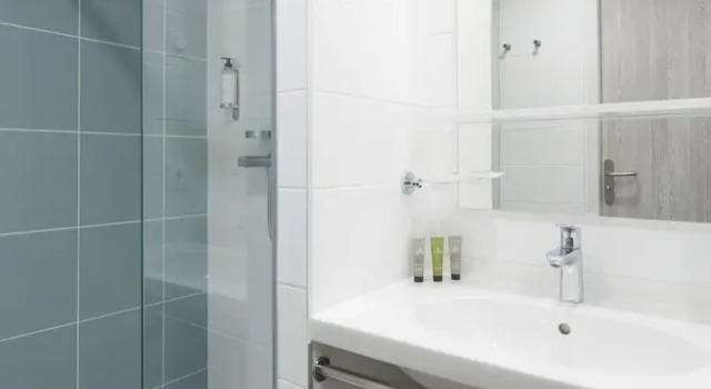 Двухместный номер Superior Logis Hôtel Les Pins - Opéralia