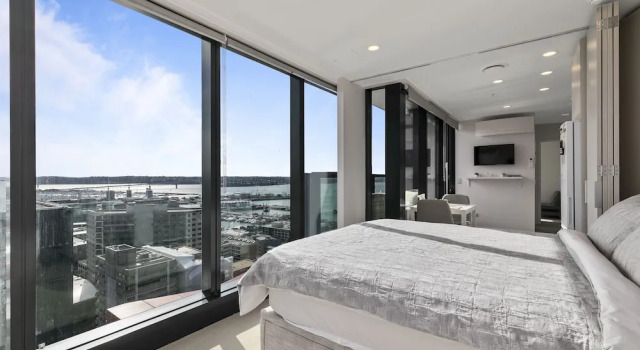 Двухместные апартаменты с балконом и с видом на гавань Sun Kissed Apartment