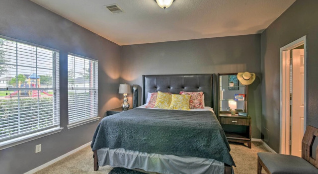 Houston Family Home w/ Yard ~ 8 Mi to NRG Stadium!, Book Vacation Home Houston Texas Gulf Coast