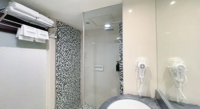 Четырёхместный номер Standard Delton Hotel