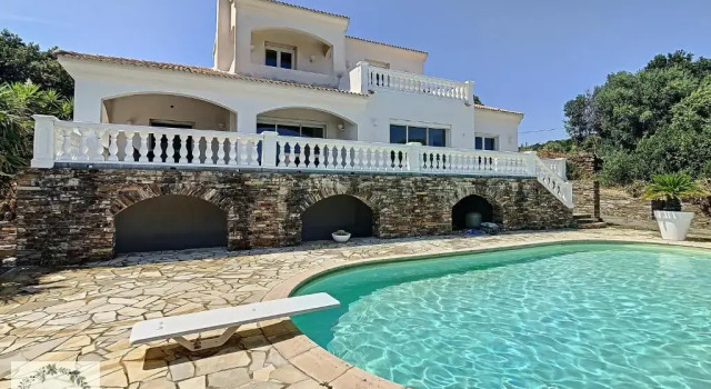 Seaview Villa Marlau, Varaa Villa  