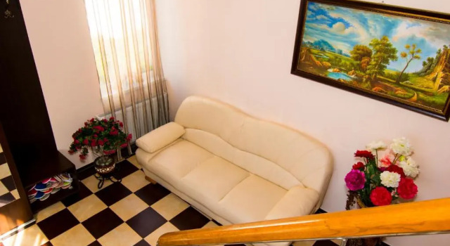Апартаменты Luxurious Villa with Huge Garden, Terrace & Outdoor Space