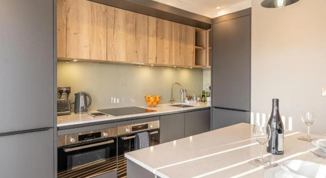 Апартаменты Bond House by Celador Apartments