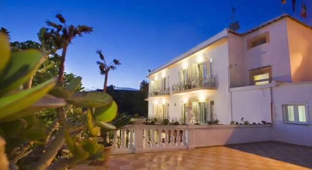 Riva del Sole, Book Hotel Hoteller i Forio d'Ischia med måltider, Halvpension / Fuldpension