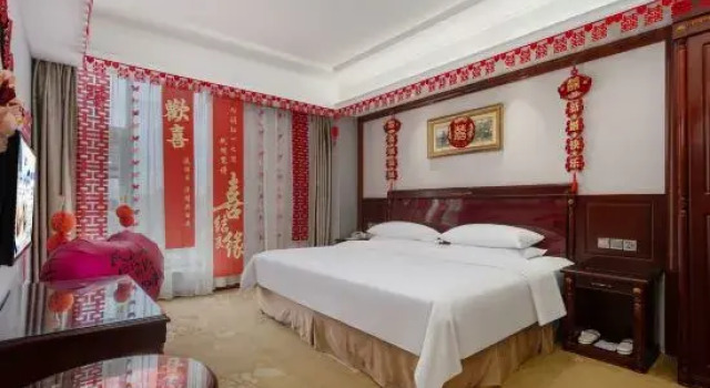 Люкс Deluxe Vienna International Hotel Yuncheng Yanhu