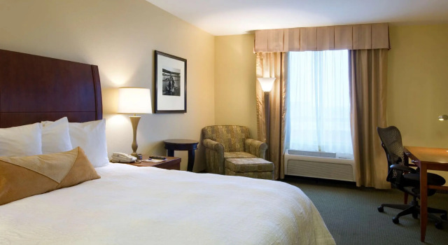 Четырёхместный номер Standard Hilton Garden Inn Seattle North/Everett