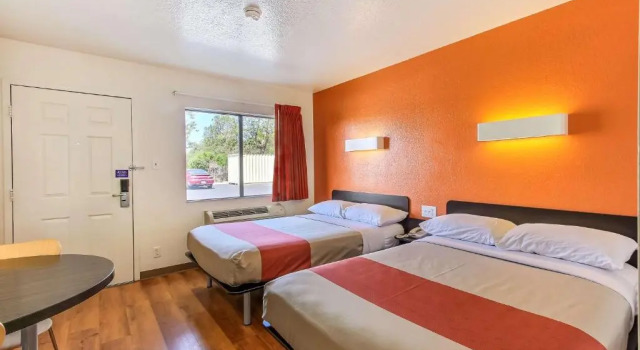 Четырёхместный номер Standard Hotel B5 -Watsonville