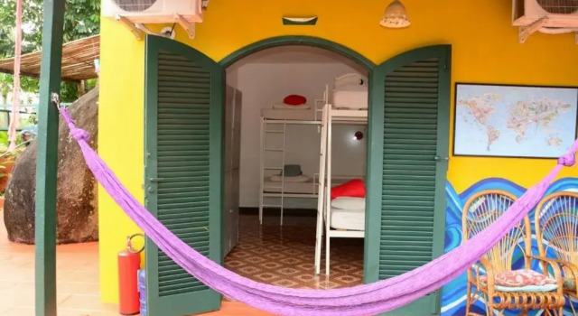 Кровать в общем номере Hostel Da Vila Ilhabela