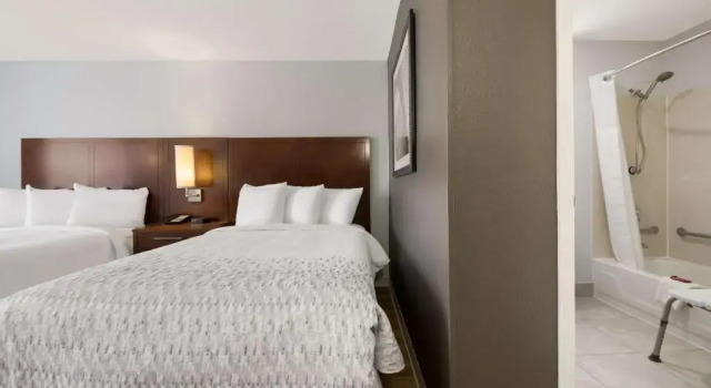 Четырёхместный номер Standard Econo Lodge Rockford Casino Area