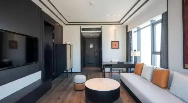 Ramada By Wyndham Shaoyang County West, Book Hotel Hoteller i Shaoyang County med parkering, Parkering