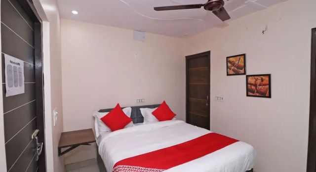 Jaypee Studios by OYO Rooms, Varaa Hotelli Gurgaon 