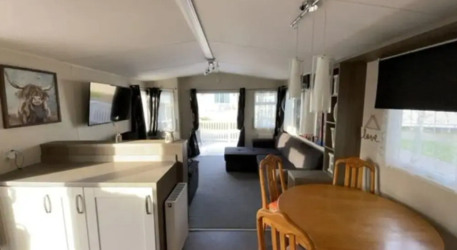 Premium 2 bed Caravan Sleeps 6 With Huge Decking