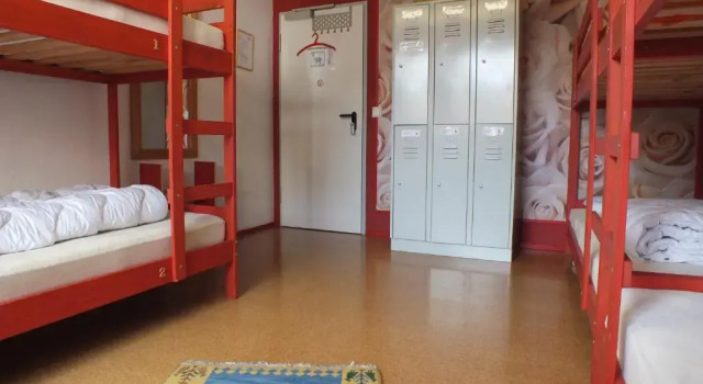 Кровать в общем номере (женский номер) Max Hostel