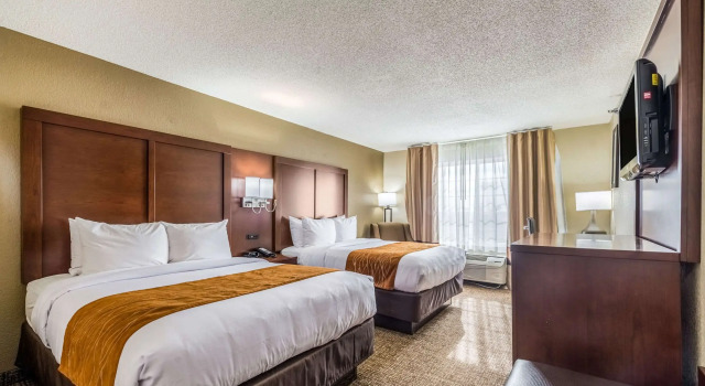Четырёхместный номер Standard Comfort Inn & Suites Dayton North