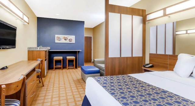 Двухместный люкс Microtel Inn & Suites