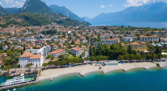 Apartment Alma 100mt from Garda Lake, Book Apartment Hotels in Barbarano with a Pool, Swimming Pool