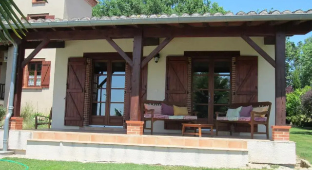 Les Chambres d'Hôtes de Cayrac, Varaa Hotelli Hotellit Realville pysäköinnillä, Pysäköinti
