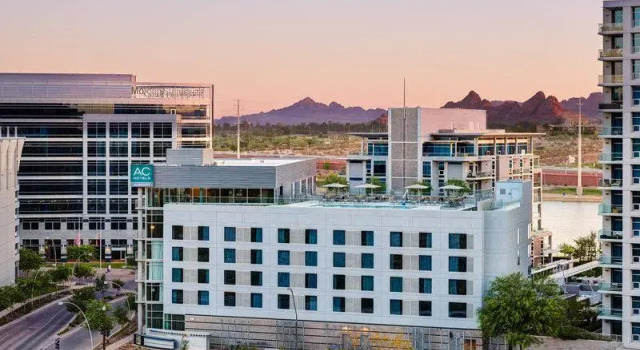 Кровать в общем номере AC Hotel by Marriott Phoenix Tempe/Downtown