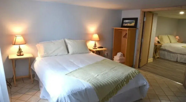 Hotel La Passe Pierre Par La Galouine, Rezerwuj Hotel Hotele w Manicouagan z parkingiem, Parking