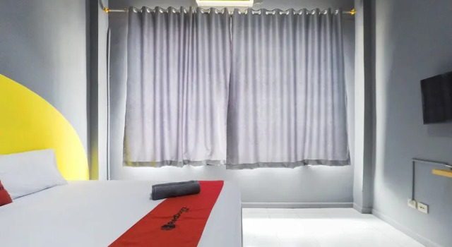 RedDoorz Near Stasiun Tanah Abang, Забронировать Отель Отели Джакарты с парковкой, рядом с Wisma 77, Парковка