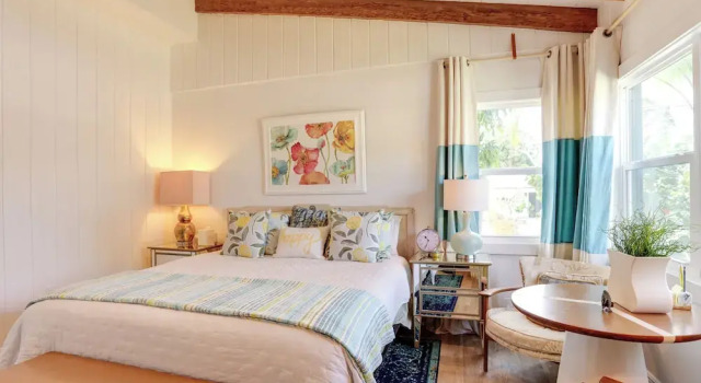 Pet-friendly Home ~ 6 Mi to Jensen Beach Park!, Rezerwuj Dom wakacyjny Domki letniskowe w Jensen Beach, Domek