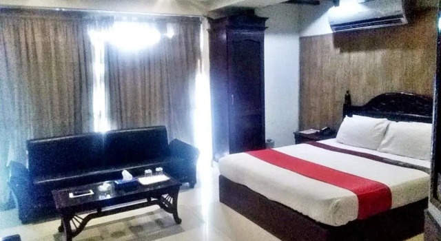 Quick Continental Hotel, Reservar Hotel Hotéis em Lahore com estacionamento, Estacionamento