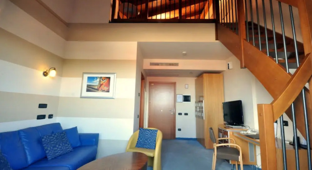 Полулюкс с балконом Planet Hotel