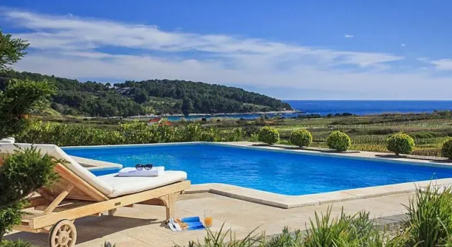 Villa Mar, Забронировать Вилла Отели Лумбарды с бассейном, рядом с Частный Пляж «Апартментс Зуре», Бассейн