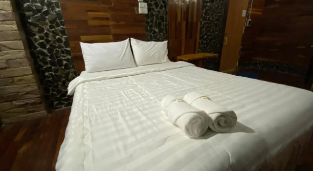 Phunumfha Hotel, Book Hotel Chum Phae 