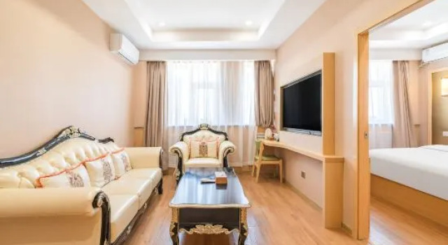 Люкс Deluxe Vienna Hotel (Beijing Wukesong Dacheng Road)