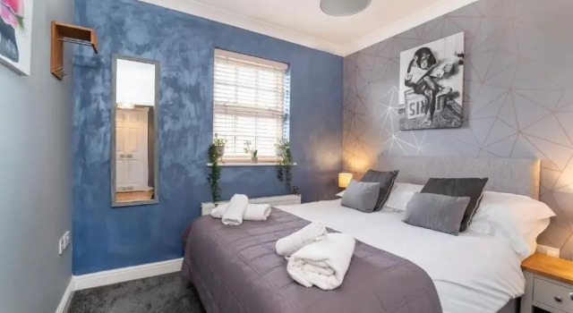 Апартаменты The Station Apartment- A Stunning Space, Close to the City Centre