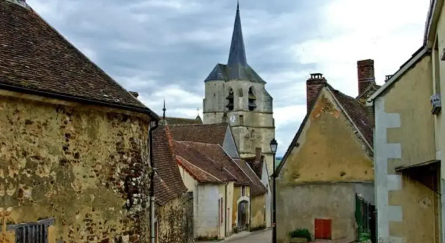 House With one Bedroom in Treigny, With Enclosed Garden, Book Feriehus Sommerhuse i Yonne, Hytte