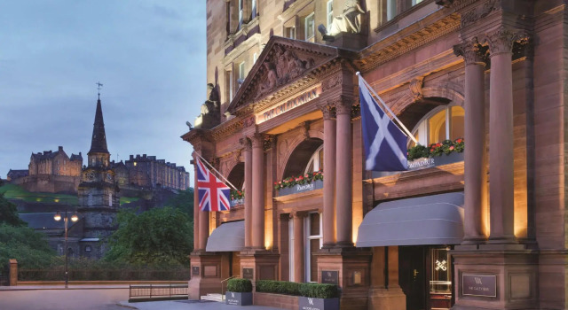 Двухместный номер с видом на замок Premier The Caledonian Edinburgh, Curio Collection by Hilton