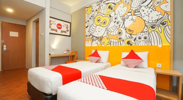 OYO 364 Fame Pavillion Permata, Book Hotel Hotels in Dukuh Pakis with a Pool, Swimming Pool
