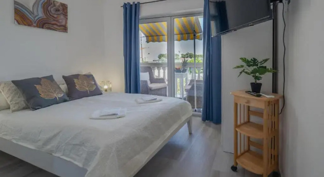 Студия с балконом Apartments Domic