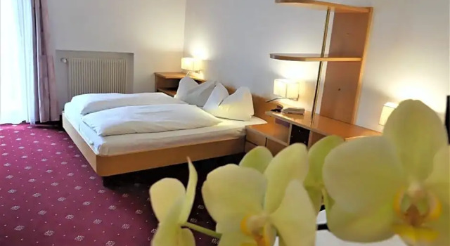 Hotel Hubertushof, Забронировать Отель Випитено 