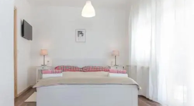 Apartments Nika, Rezerwuj Apartament Hotele w Karlovac county z parkingiem, Parking
