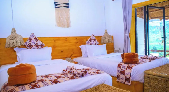 Deluxe Doppel Zimmer mit Balkon und mit Blick auf den Park Akagera Park Inn