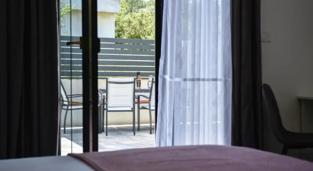Beautiful Home in Split With 4 Bedrooms, Wifi and Outdoor Swimming Pool, Rezerwuj Dom wakacyjny Hotele SPA w Split Region, SPA