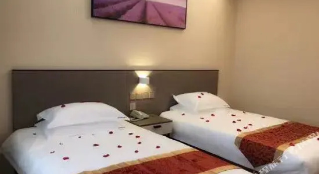 Jun Yue Business Hotel, Prenota Hotel Hotel a Shandong con parcheggio, Parcheggio