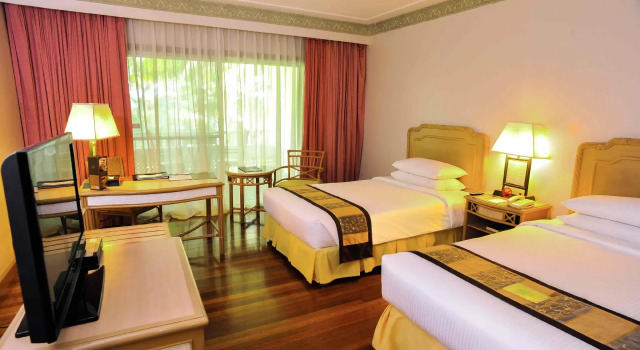 Номер Deluxe Waterfront Insular Hotel Davao