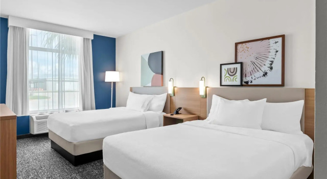 Четырёхместный номер Standard Spark by Hilton Victoria