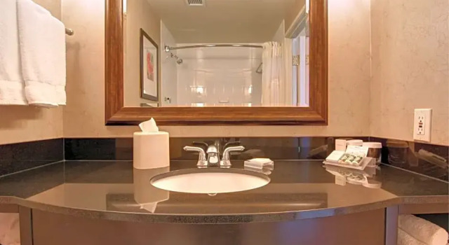 Четырёхместный номер Premium Hilton Garden Inn Calgary Airport