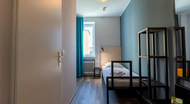 Одноместный номер a&o München Laim