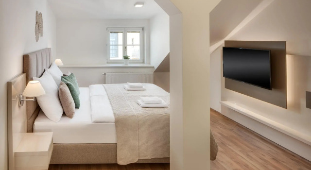 Louren Apartments